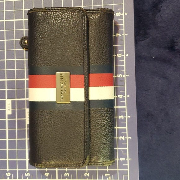 Tommy Hilfiger Wallet Signature Red, White and Blue. - Picture 13 of 13